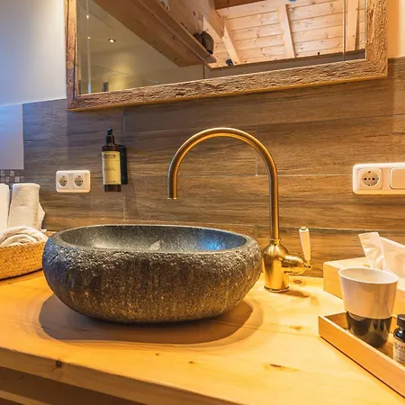 Dorfchalets - Lausi Inkl Tauern Therme Eintritt & Sommerkarte *